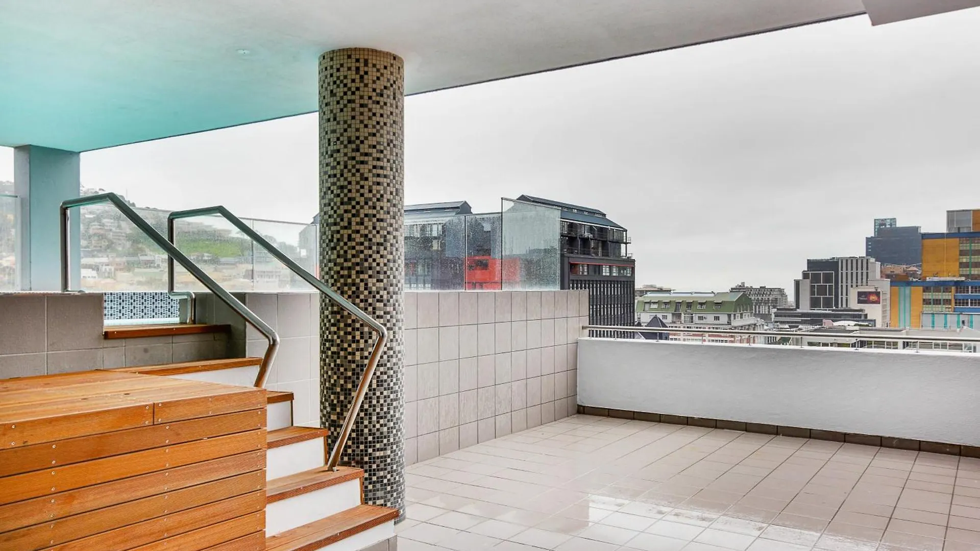 Backup-Powered Stylish Central Apartment Near Table Mountain Cape Town