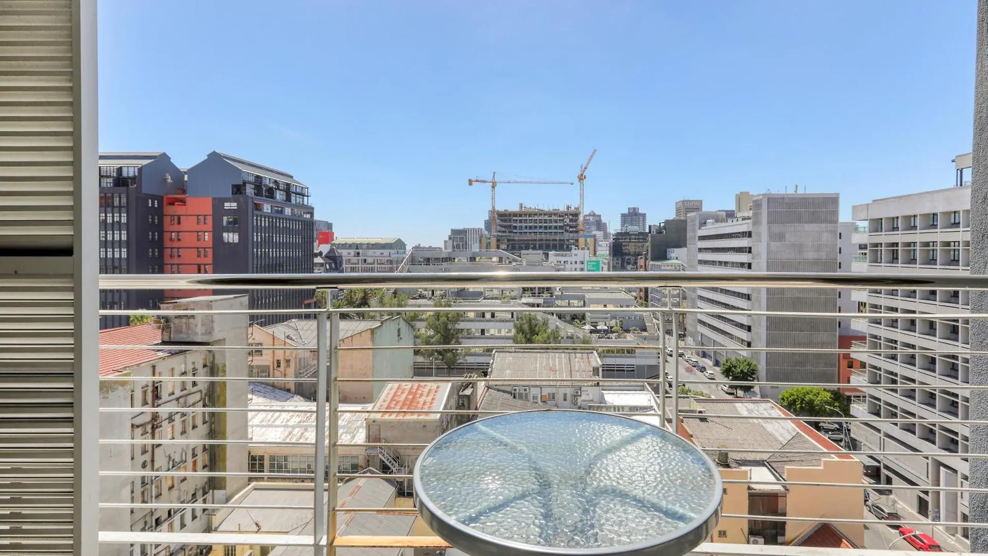 Backup-Powered Stylish Central Apartment Near Table Mountain Cape Town South Africa