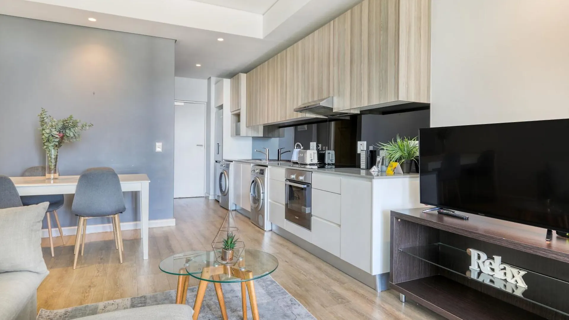 Backup-Powered Stylish Central Apartment Near Table Mountain Cape Town 0*,  South Africa
