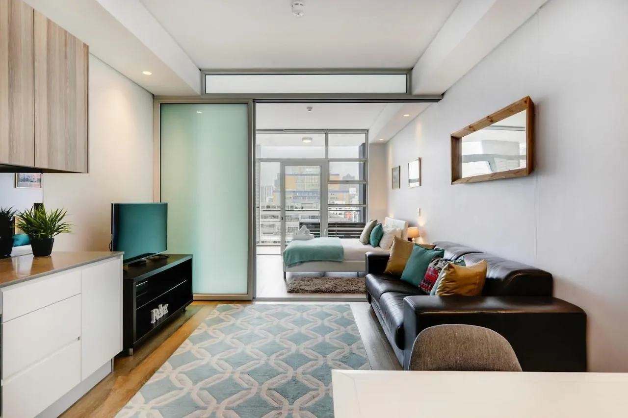 Backup-Powered Stylish Central Apartment Near Table Mountain Cape Town